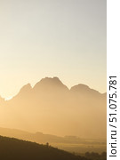 Mountains in golden hour sunset light. Simon's Mountain, South Africa. Стоковое фото, фотограф Екатерина Якименко / Фотобанк Лори