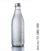Glass Bottle of Water With Condensation on White Background. Generative AI. Стоковое AI-изображение, AI-художник Roman Zavorotny / Фотобанк Лори