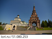 Казанский кремль. Дворцовая церковь, башня Сююмбике  и вход в мавзолей казанских ханов летом (2024 год). Редакционное фото, фотограф Клавдия Васильева / Фотобанк Лори