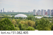 Moscow, Russia. - May 26, 2025: View of Moscow's high-rise buildings and stadiums from the Krylatsky Hills. Редакционное фото, фотограф Наталия Кирсанова / Фотобанк Лори
