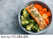 Steamed fish with with broccoli, carrot hot black pan. Baked salmon gray background. Paleo, keto, lshf, or dash diet. Fish and vegetables. Oven dish, gluten free, clean eating, balanced healthy food. Стоковое AI-изображение, AI-художник Марина Демидюк / Фотобанк Лори