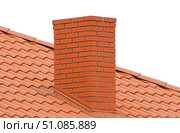 Дом с красной черепицей с дымовой трубой. House from a red brick with a pipe on background sky. Стоковое фото, фотограф Татьяна Д / Фотобанк Лори
