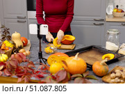 The girl cuts the pumpkin into slices for baking. Стоковое фото, фотограф Alexandra Aleroewa / Фотобанк Лори
