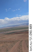 Driving along a country road in Altai desert and semi-desert environment. Стоковое видео, видеограф Сергей Пристяжнюк (Serg Zastavkin) / Фотобанк Лори