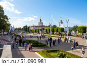 ВДНХ (ВВЦ), вид на Главную аллею ВДНХ и Музей славянской письменности «Слово» (Павильон №58), г. Москва. Редакционное фото, фотограф Елена Ардвеньева / Фотобанк Лори