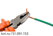 Металлические плоскогубцы и медный электрический провод на белом фоне. Metal pliers and copper electrical wire isolated on white background/ Стоковое фото, фотограф Татьяна Д / Фотобанк Лори