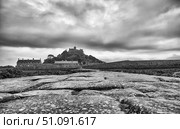 Black and white image of a causeway to St Michael's Mount island. Cornwall. England. GB (2009 год). Стоковое фото, фотограф Сергей Пристяжнюк (Serg Zastavkin) / Фотобанк Лори