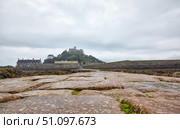 A causeway of granite setts to St Michael's Mount island. Cornwall. England. GB. Low angle shot (2009 год). Стоковое фото, фотограф Сергей Пристяжнюк (Serg Zastavkin) / Фотобанк Лори