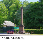 Молвинская колонна. Санкт-Петербург, Лифляндская улица, 12х (2021 год). Редакционное фото, фотограф Алексей Иванов / Фотобанк Лори