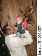Little Angel Soaring High Daddy's Arms, Country Haven Interior. Стоковое фото, фотограф Aleksandr Golubev / Фотобанк Лори