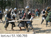 Реконструкция средневекового сражения на пленэре (2006 год). Редакционное фото, фотограф Ирина Терентьева / Фотобанк Лори