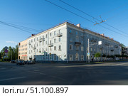 Старое здание в центре города на перекрестке проспекте Ленина в городе Петрозаводске ранним утром летом. Редакционное фото, фотограф Sergei Gorin / Фотобанк Лори