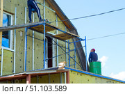 Утепление собственного дома и обшивка сайдингом. Insulation of your own house and siding. Редакционное фото, фотограф Роман Лукьянов / Фотобанк Лори