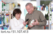 Couple man and woman scanning qr code for liquid soap. Стоковое видео, видеограф Яков Филимонов / Фотобанк Лори