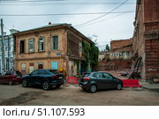 Дом с выселенными жильцами на бывшей Казачьей ( улица Ульяновых ) Старинный дом XIX в. под №16 открыт нараспашку, и непонятно, что с ним будет дальше. По возрасту его можно отнести к первым каменным домам на этой улице. На первый взгляд ( чисто визуально ) он смотрится как Астраханский домик, построенный не позже 60-х годов XIX в.,  Но это навскидку, а для точной датировки нужно посидеть в архиве месяц - другой, а то и пару лет, и не факт, что удастся найти точную датировку, и тогда придется устанавливать по косвенным признакам. Рядом одноэтажное строение уже снесено. Внутри состояние неплохое, в некоторых комнатах лежит паркет, хотя местами его уже кто-то вскрыл, есть нетронутые печи с белыми изразцами ( пока нетронутые, но ведь дом то не охраняется, и в некоторых местах уже подняты половые доски. Потолки в нормальном состоянии, есть снятые с петель двери. Скоро осень, и будет по ночам прохладно...При таком раскладе, бомжи разведут костер на полу, ну а позже, позже в разных источниках будет звучать избитая казенная формулировка - ДОМ НЕ СОХРАНИЛСЯ. Редакционное фото, фотограф Павел Просянов / Фотобанк Лори