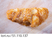 Catalan sweet bun with icing and sugar. Spanish dish. Стоковое фото, фотограф Яков Филимонов / Фотобанк Лори