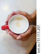 A cup of coffee in a woman's hands. Сoffee with cream. Стоковое фото, фотограф Наталия Кирсанова / Фотобанк Лори
