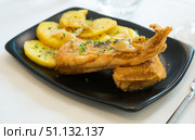 Fried skate wings and potatoes. Стоковое фото, фотограф Яков Филимонов / Фотобанк Лори
