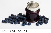 Bblueberry jam and fresh blueberries. Стоковое фото, фотограф Яков Филимонов / Фотобанк Лори
