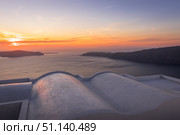 Sunset overlooking the caldera and the sea in Santorini. (2019 год). Стоковое фото, фотограф Емельянов Евгений Викторович / Фотобанк Лори