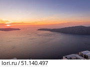 Sunset overlooking the caldera and the sea in Santorini. (2019 год). Стоковое фото, фотограф Емельянов Евгений Викторович / Фотобанк Лори