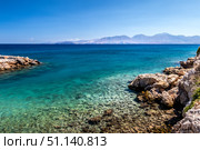 Agios Nikolaos coastline on a sunny day with clear sea and cliffs. (2019 год). Стоковое фото, фотограф Емельянов Евгений Викторович / Фотобанк Лори