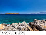 Agios Nikolaos coastline on a sunny day with clear sea and cliffs. (2019 год). Стоковое фото, фотограф Емельянов Евгений Викторович / Фотобанк Лори