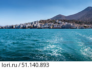 Agios Nikolaos on a sunny day with clear sea and cliffs. Elunda. (2019 год). Редакционное фото, фотограф Емельянов Евгений Викторович / Фотобанк Лори