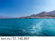 Agios Nikolaos on a sunny day with clear sea and cliffs. Elunda. (2019 год). Редакционное фото, фотограф Емельянов Евгений Викторович / Фотобанк Лори