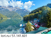 Ritsa, Abkhazia - October 12, 2019: A beautiful clear lake surrounded by high mountains. Beautiful water landscape. Rest on the shore of the reservoir. Стоковое фото, фотограф Наталия Кирсанова / Фотобанк Лори