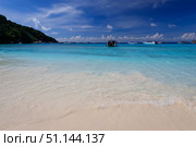 Beach on the Similan Islands on a sunny day. (2017 год). Редакционное фото, фотограф Емельянов Евгений Викторович / Фотобанк Лори