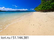 Beach with golden sand and sea. (2017 год). Стоковое фото, фотограф Емельянов Евгений Викторович / Фотобанк Лори