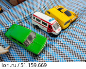 Металлические игрушечные машинки эпохи СССР, барахолка у набережной Феодосии, Крым. Редакционное фото, фотограф Вячеслав Палес / Фотобанк Лори