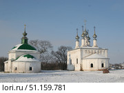 Пятницкая церковь и церковь Входа Господня в Иерусалим в Суздале зимой (2006 год). Стоковое фото, фотограф Ирина Терентьева / Фотобанк Лори