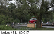 Балашиха ретро автомобиль Победа на берегу реки Пехорка (2021 год). Редакционное видео, видеограф Дмитрий Неумоин / Фотобанк Лори