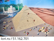 ISTANBUL, TURKEY - NOVEMBER 27, 2021: Lego Discovery Center at the Forum Istanbul Shopping Complex. An Egyptian pyramid made of Lego. Редакционное фото, фотограф Наталия Кирсанова / Фотобанк Лори