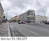 Улица Земляной Вал в Москве, вид на городскую архитектуру. Редакционное фото, фотограф Мария Сергеева / Фотобанк Лори