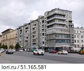 Бывший жилой дом Управления Московско-Курской железной дороги на улице Земляной Вал в Москве. Редакционное фото, фотограф Мария Сергеева / Фотобанк Лори