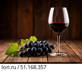 Glass of red wine. Grape. Wooden background. Стоковое AI-изображение, AI-художник Денис Глагазин / Фотобанк Лори