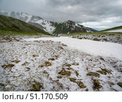 Glacial mountain lake. Snowed in the summer. Стоковое фото, фотограф Саблин Станислав / Фотобанк Лори