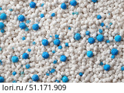 White cat litter round particles surface with small blue colored particles, top view. Granules of pet white-gray litter background. Dog litter texture backdrop with small dots. Flat lay, copy space. Стоковое AI-изображение, AI-художник Марина Демидюк / Фотобанк Лори