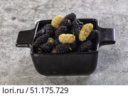 Ripe sweet juicy black and white mullberry. Стоковое фото, фотограф Андрей Старостин / Фотобанк Лори