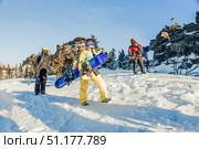 Sheregesh, Russia, 7 January 2021, Snowboarder skier stand mountains ski resort. Редакционное фото, фотограф Spirit River / Фотобанк Лори