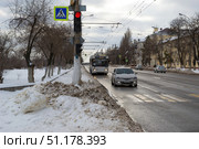 Троллейбус Тролза-5275 следует по маршруту номер 10А после снегопада, Волгоград, Россия (2022 год). Редакционное фото, фотограф Андрей Цыганков / Фотобанк Лори