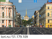 Saint-Petersburg, Russia - July 28th, 2018. Road traffic at Nevsky prospect in suny day. Редакционное фото, фотограф Denis Vostrikov / Фотобанк Лори