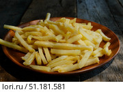 French fries in plate. Street food. Стоковое фото, фотограф Маргарита Кирьякова / Фотобанк Лори