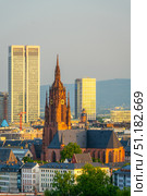Frankfurt Cathedral and City at Sunrise. Aerial View. Hesse, Germany. Стоковое фото, фотограф Максим Забаровский / Фотобанк Лори
