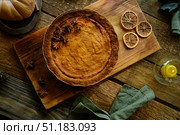 Homemade pumpkin thanksgiving pie. Стоковое фото, фотограф Маргарита Кирьякова / Фотобанк Лори