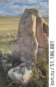 Coast of Baikal Lake. Vertical video of offerings and gifts from tourists at sacred marble stone on Olkhon Island. Tourists leave souvenirs and painted stones as sign of veneration of lake spirits. Стоковое видео, видеограф Виктория Катьянова / Фотобанк Лори