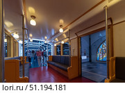 Зона «90 лет Московскому метро». Вагон ретро-поезда Московского метрополитена. Выставка «Та самая Москва» в Центральном выставочном зале «Манеж» Редакционное фото, фотограф Румянцева Наталия / Фотобанк Лори
